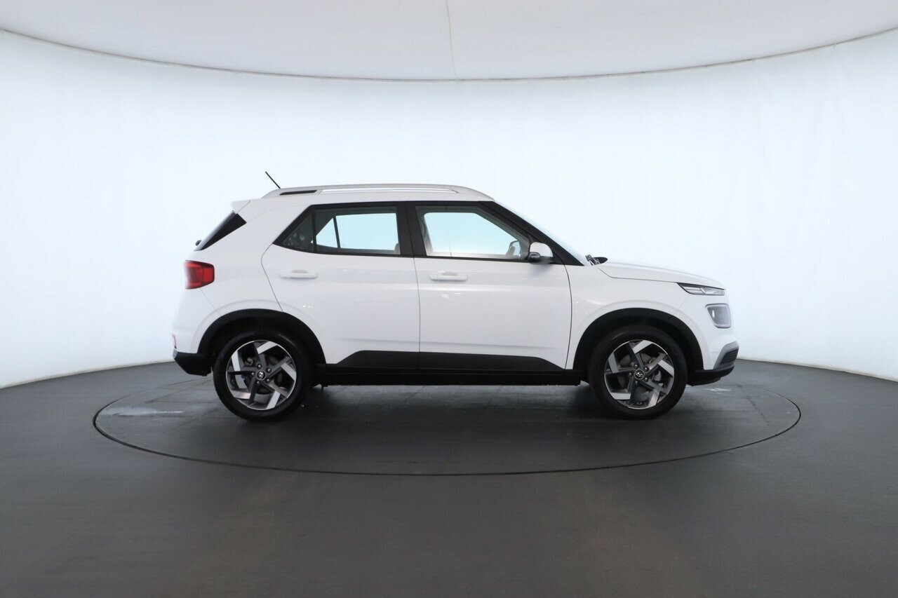 Hyundai Venue image 2