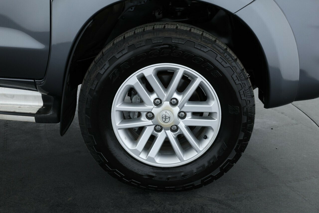 Toyota Hilux image 4