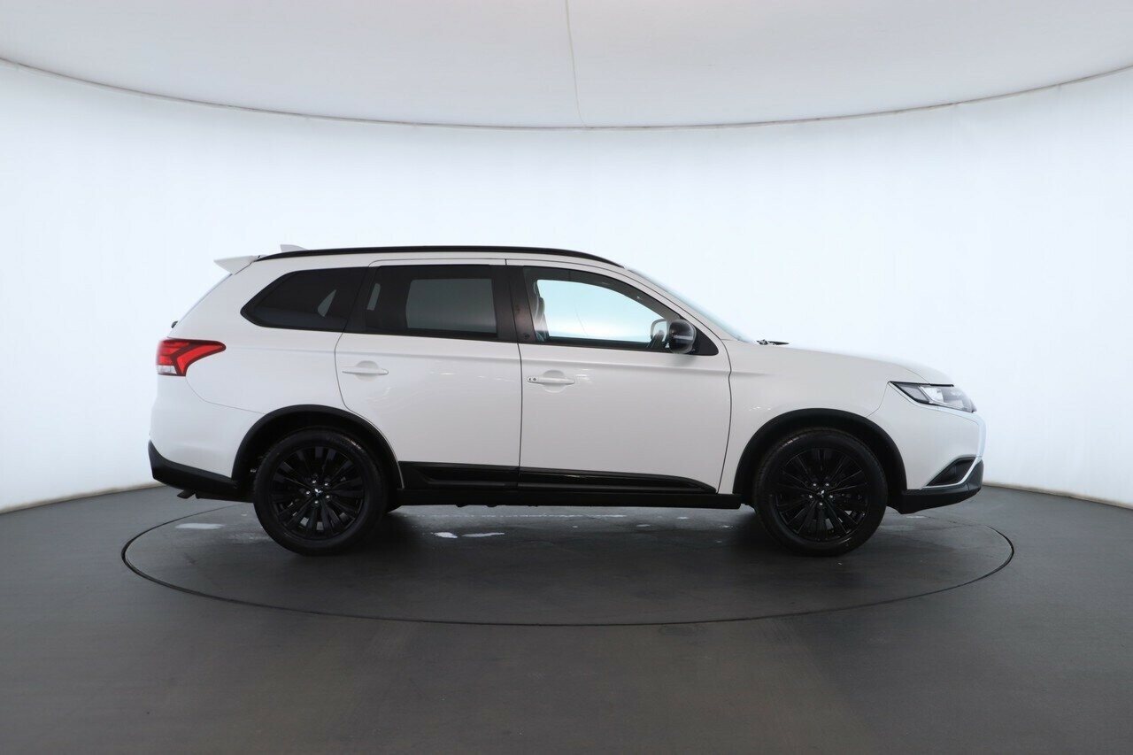 Mitsubishi Outlander image 3