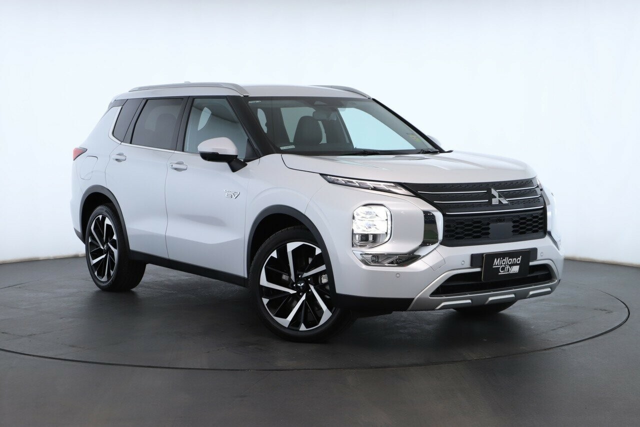 Mitsubishi Outlander image 1