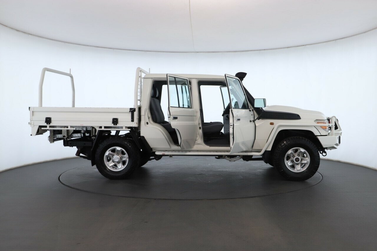 Toyota Landcruiser image 2