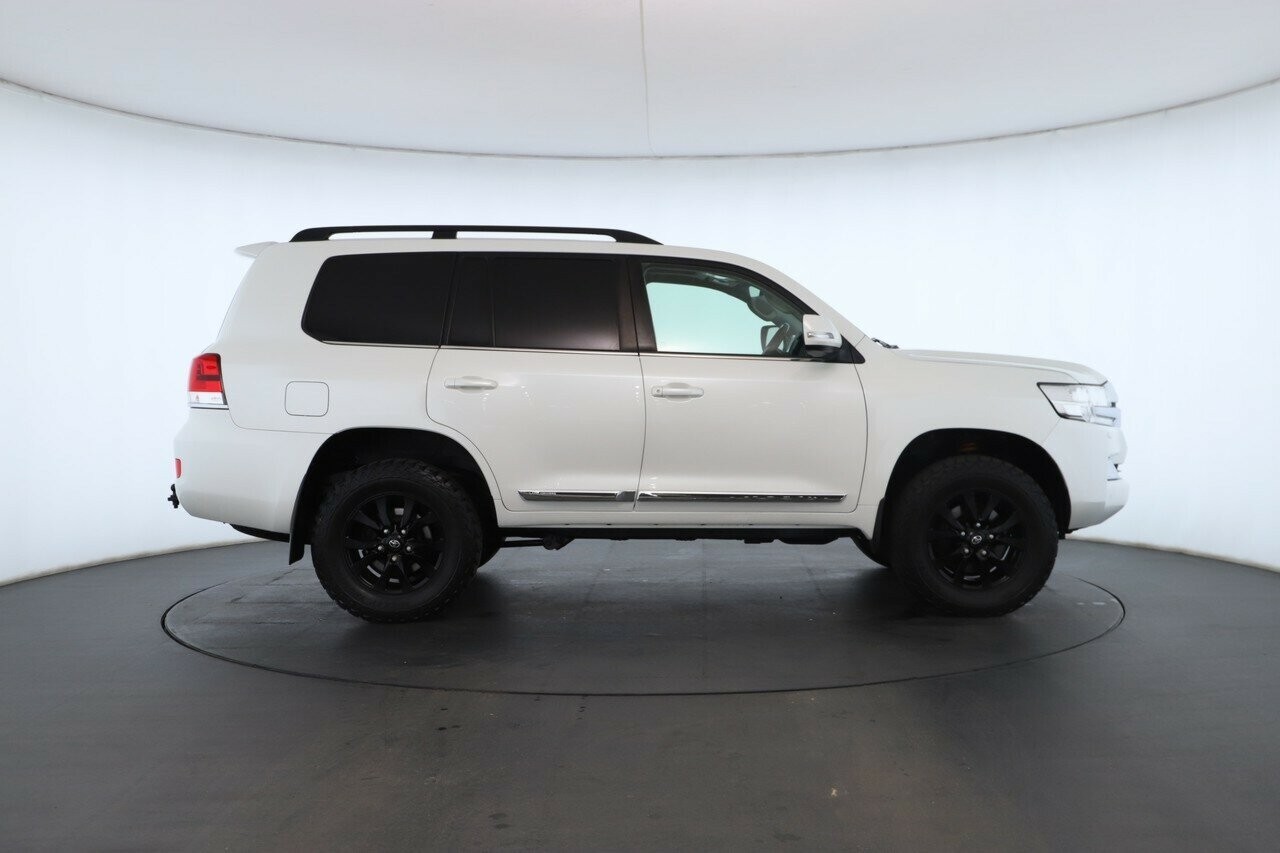Toyota Landcruiser image 2