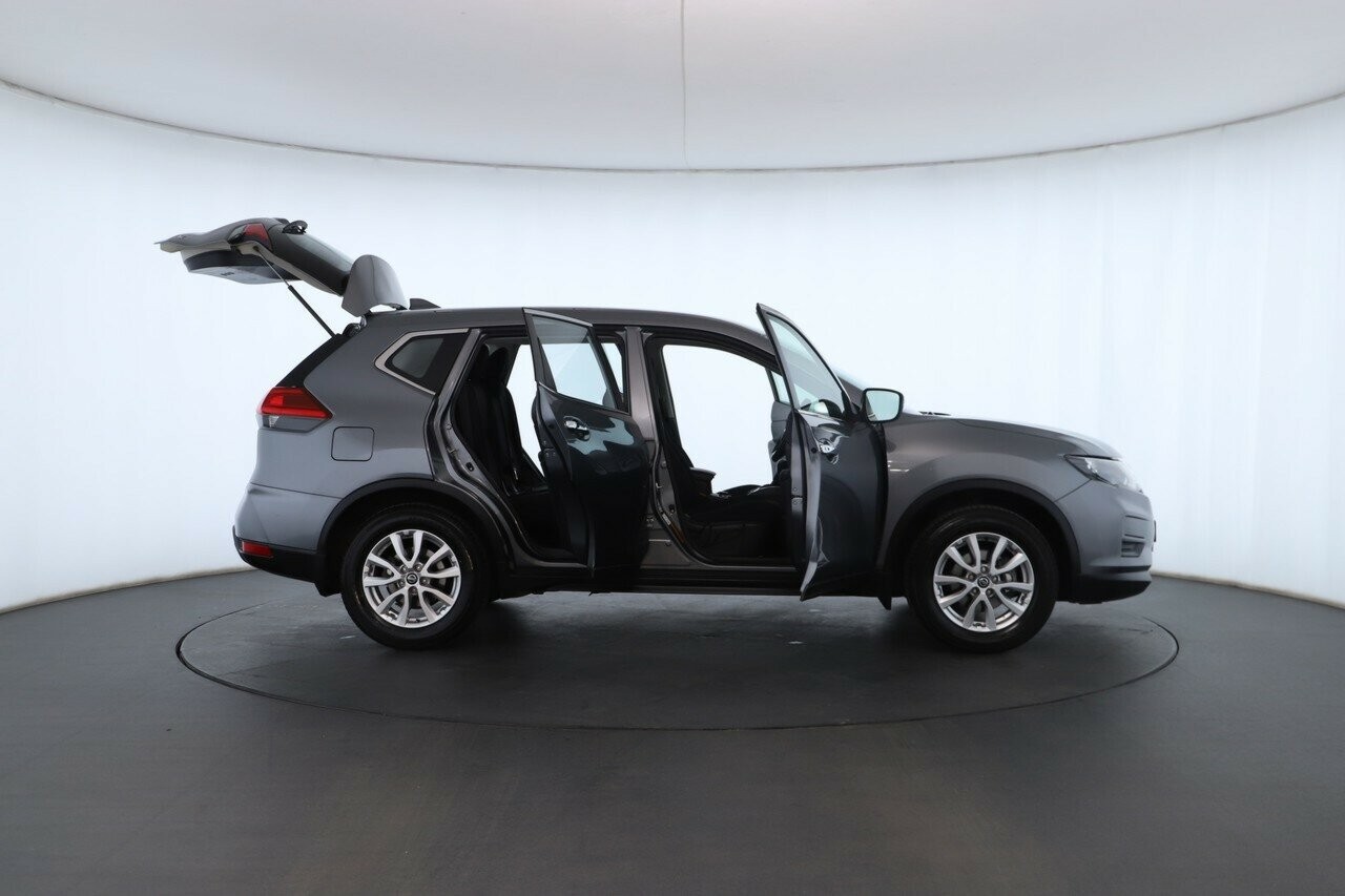 Nissan X-trail image 2