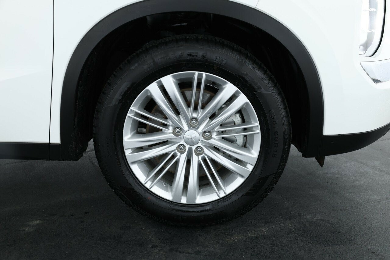 Mitsubishi Outlander image 3