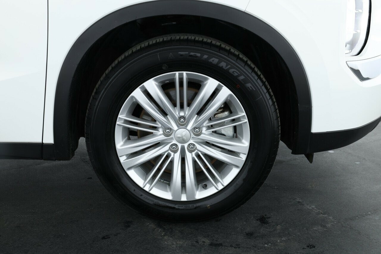 Mitsubishi Outlander image 3