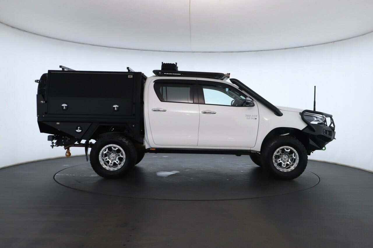 Toyota Hilux image 2