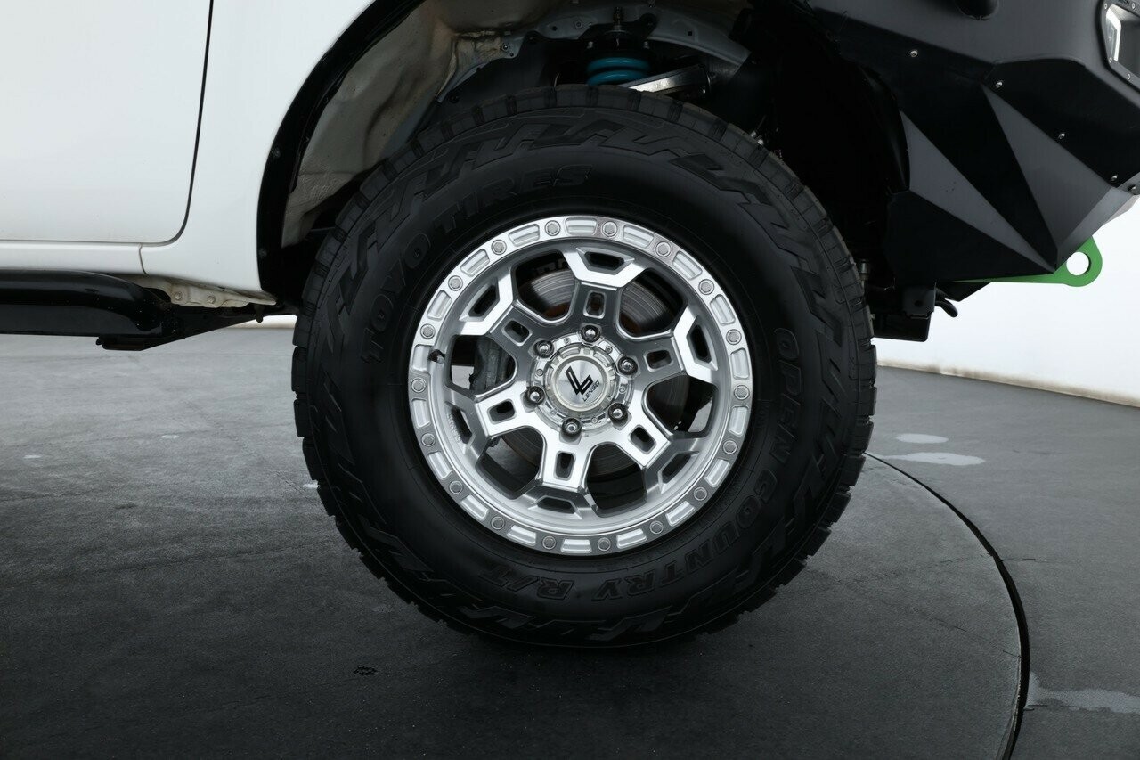 Toyota Hilux image 3
