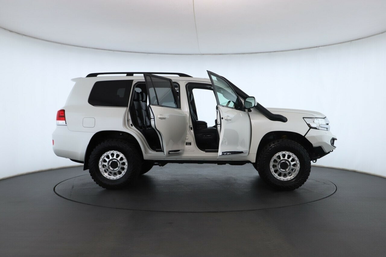 Toyota Landcruiser image 2