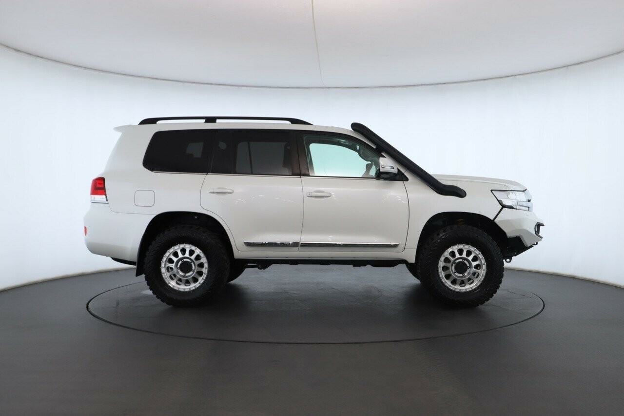 Toyota Landcruiser image 3