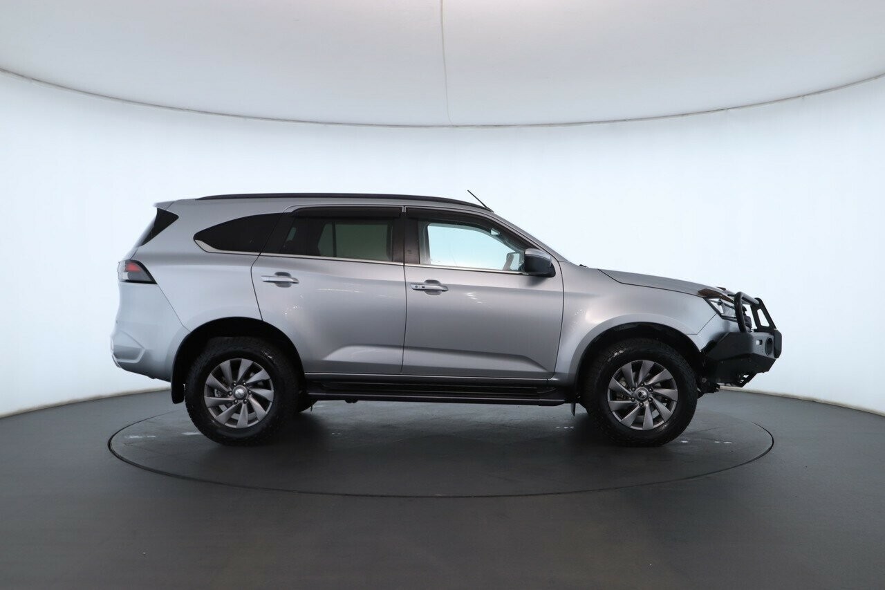 Isuzu Mu-x image 2
