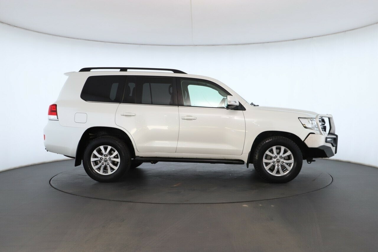 Toyota Landcruiser image 2