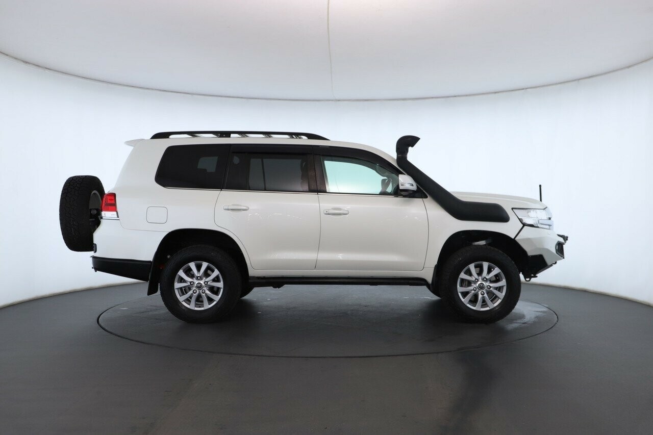 Toyota Landcruiser image 2