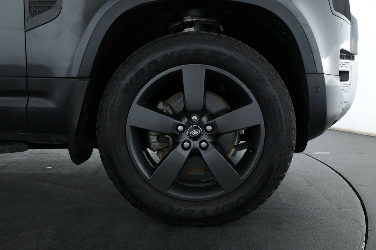 Land Rover Defender image 2