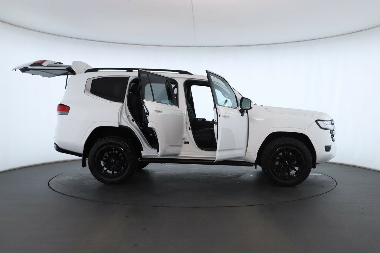 Toyota Landcruiser image 2