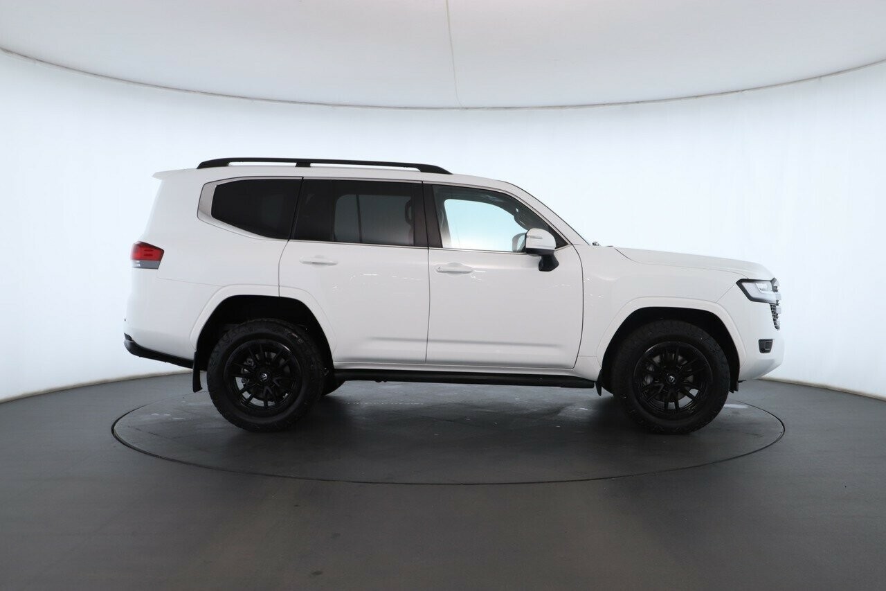 Toyota Landcruiser image 3