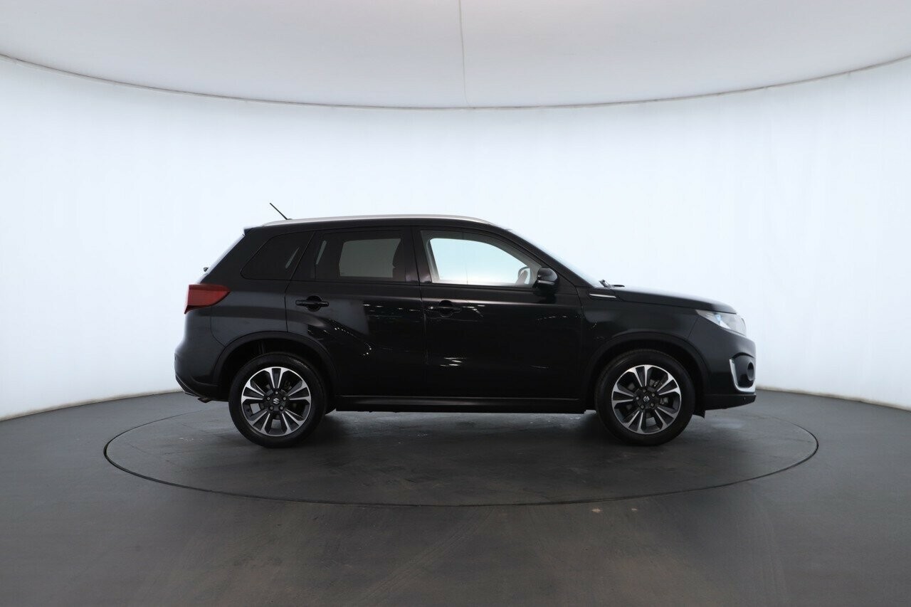 Suzuki Vitara image 2