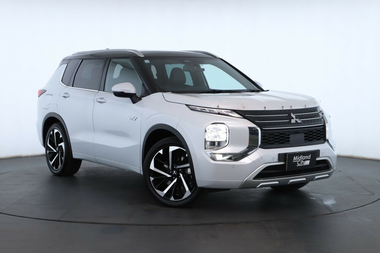 Mitsubishi Outlander image 1