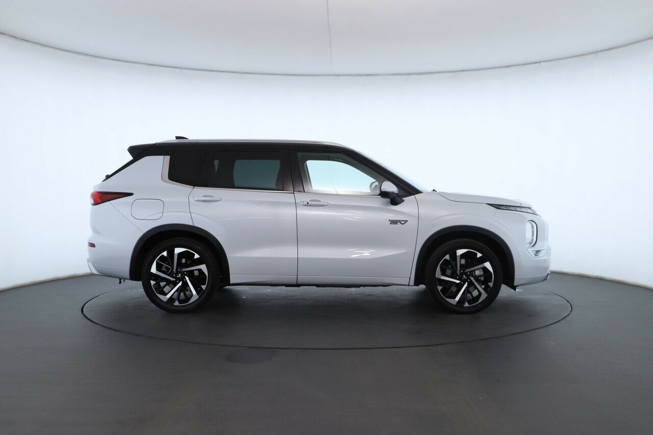 Mitsubishi Outlander image 3