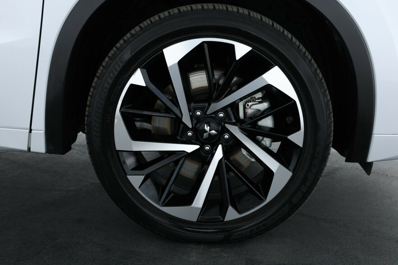 Mitsubishi Outlander image 4