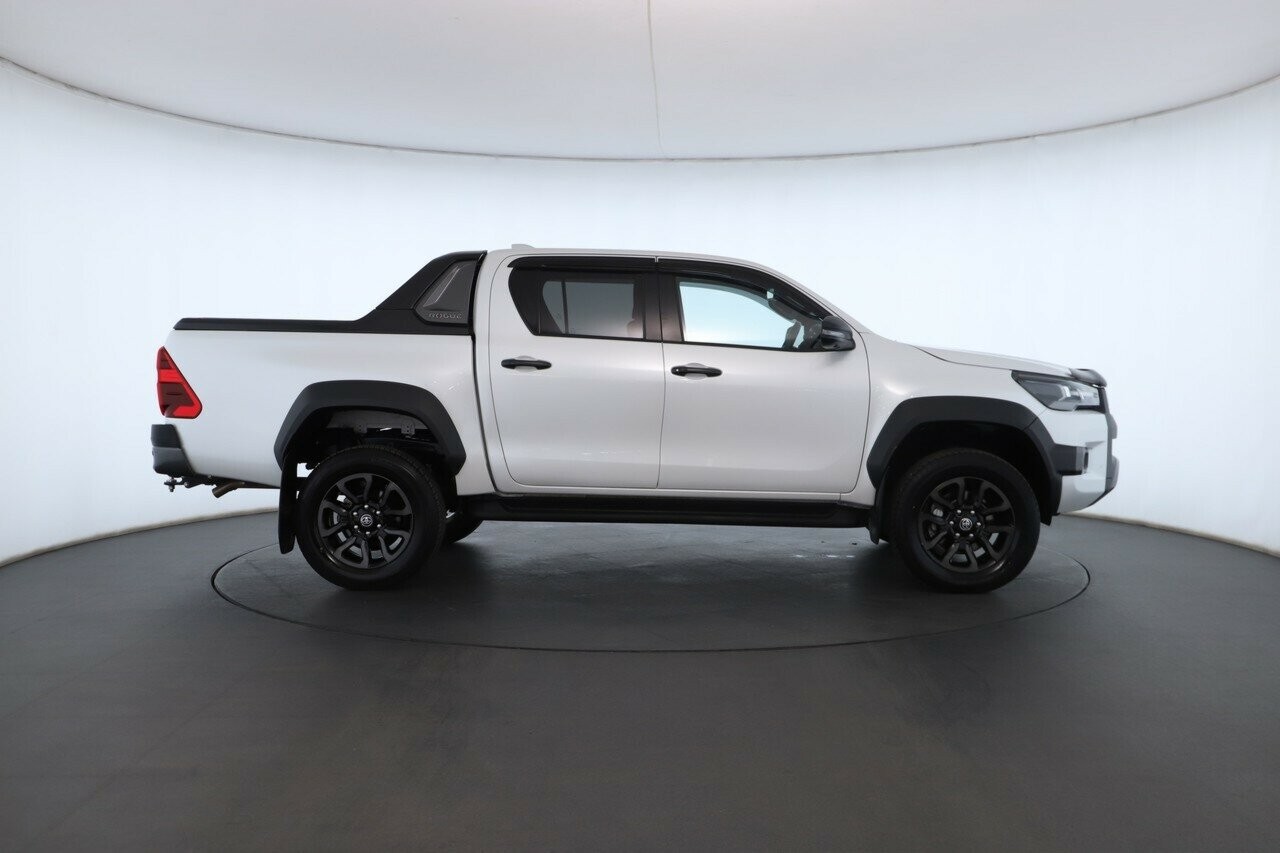 Toyota Hilux image 3