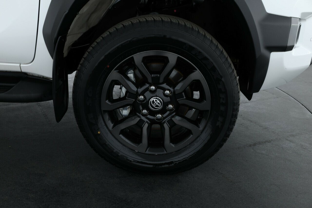 Toyota Hilux image 4