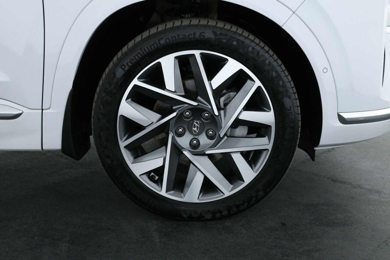 Hyundai Santa Fe image 4