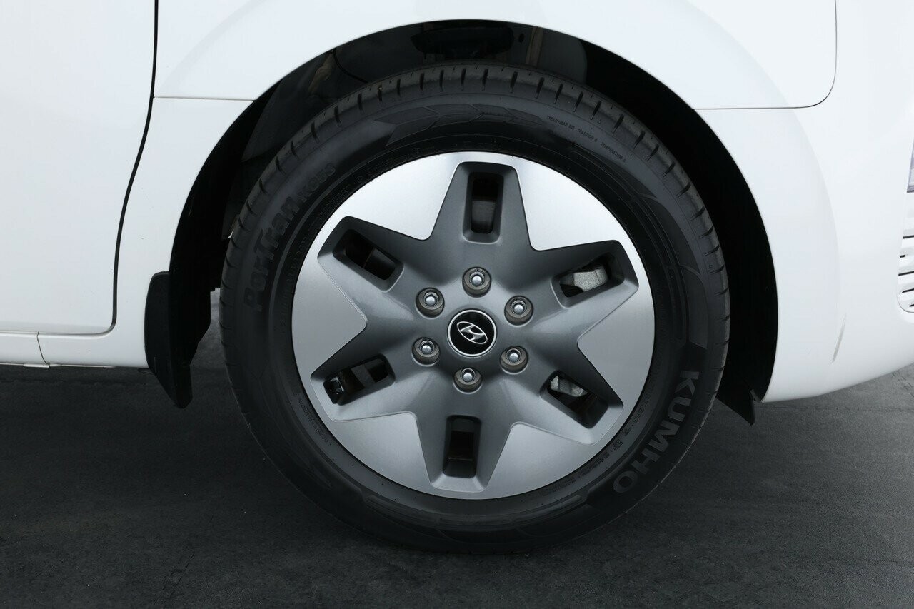 Hyundai Staria image 2