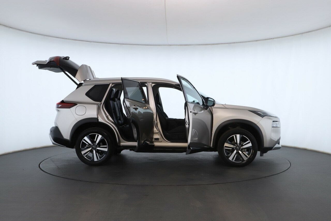 Nissan X-trail image 2