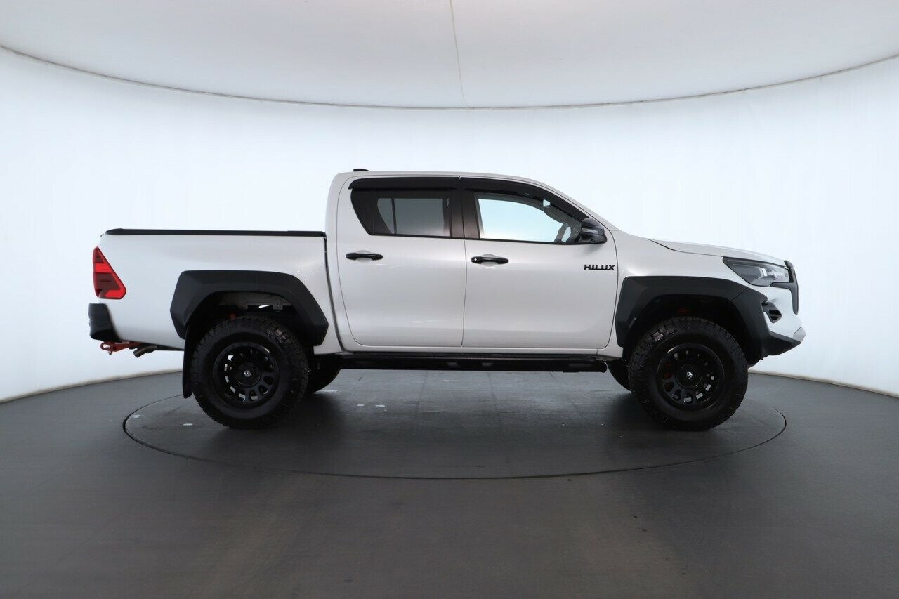 Toyota Hilux image 3