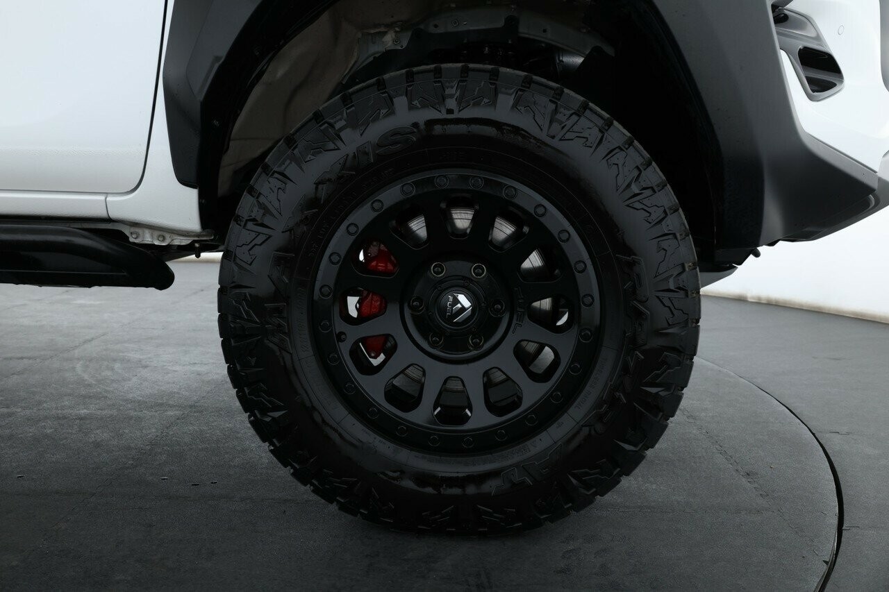 Toyota Hilux image 4