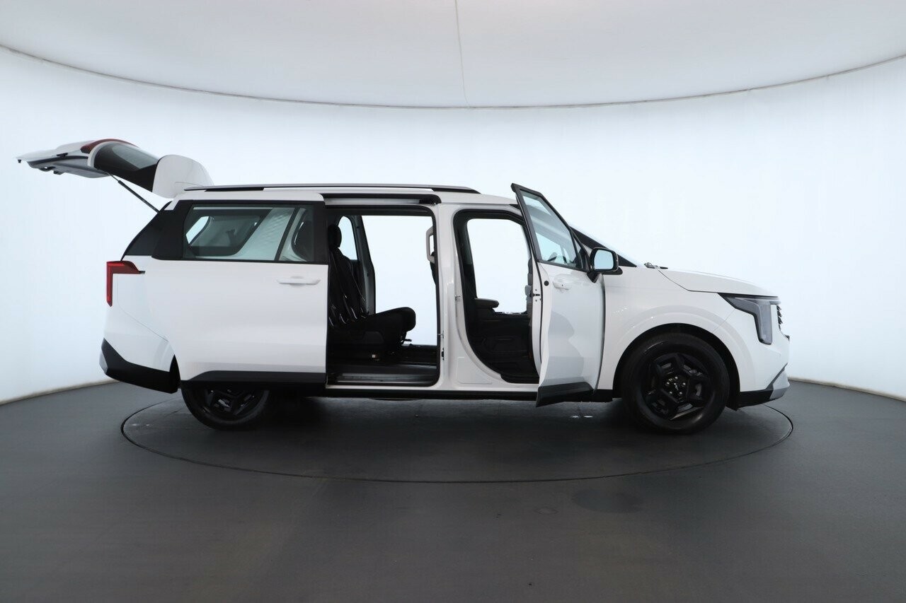 Kia Carnival image 2