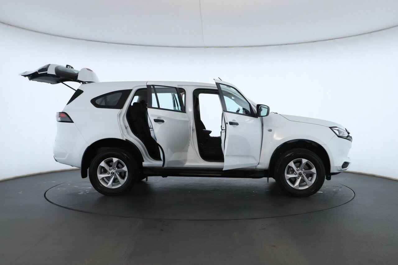 Isuzu Mu-x image 2