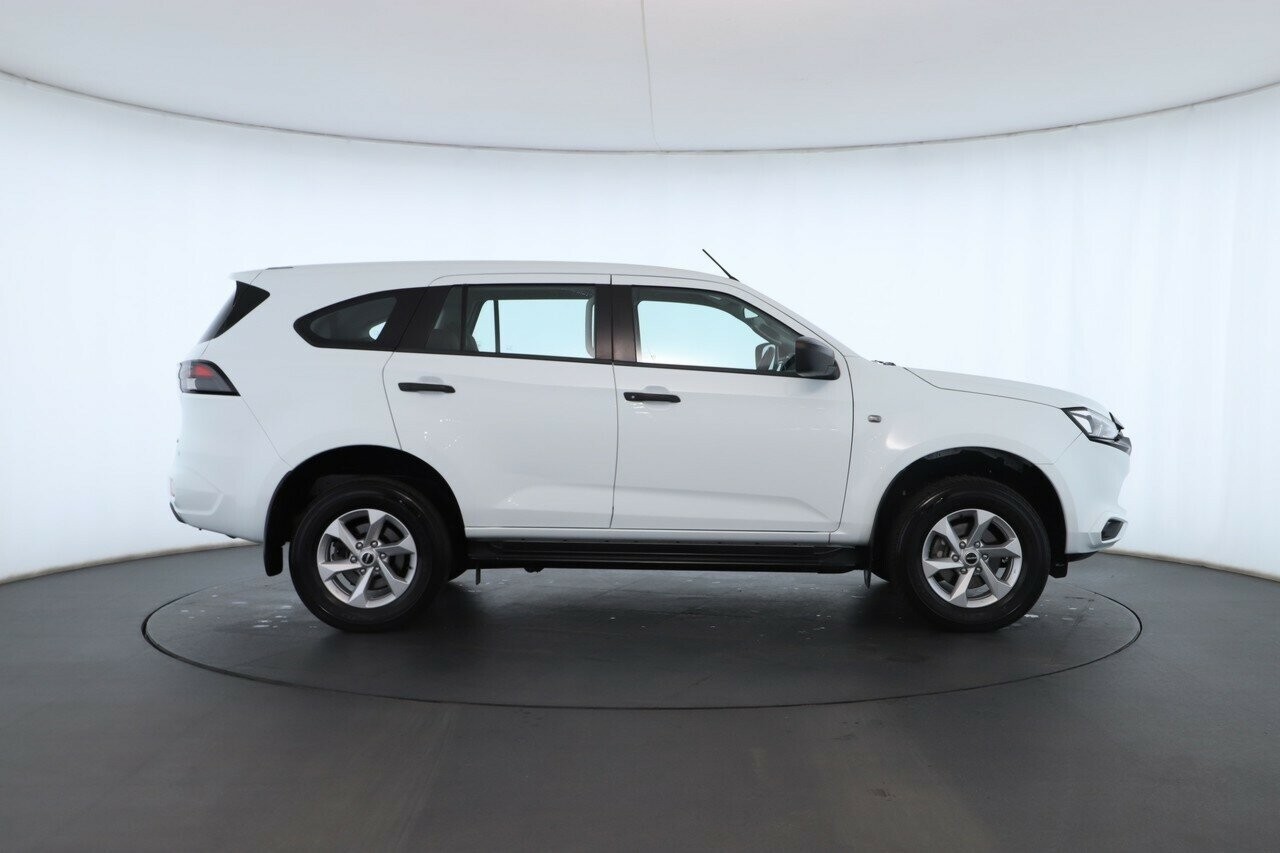 Isuzu Mu-x image 3