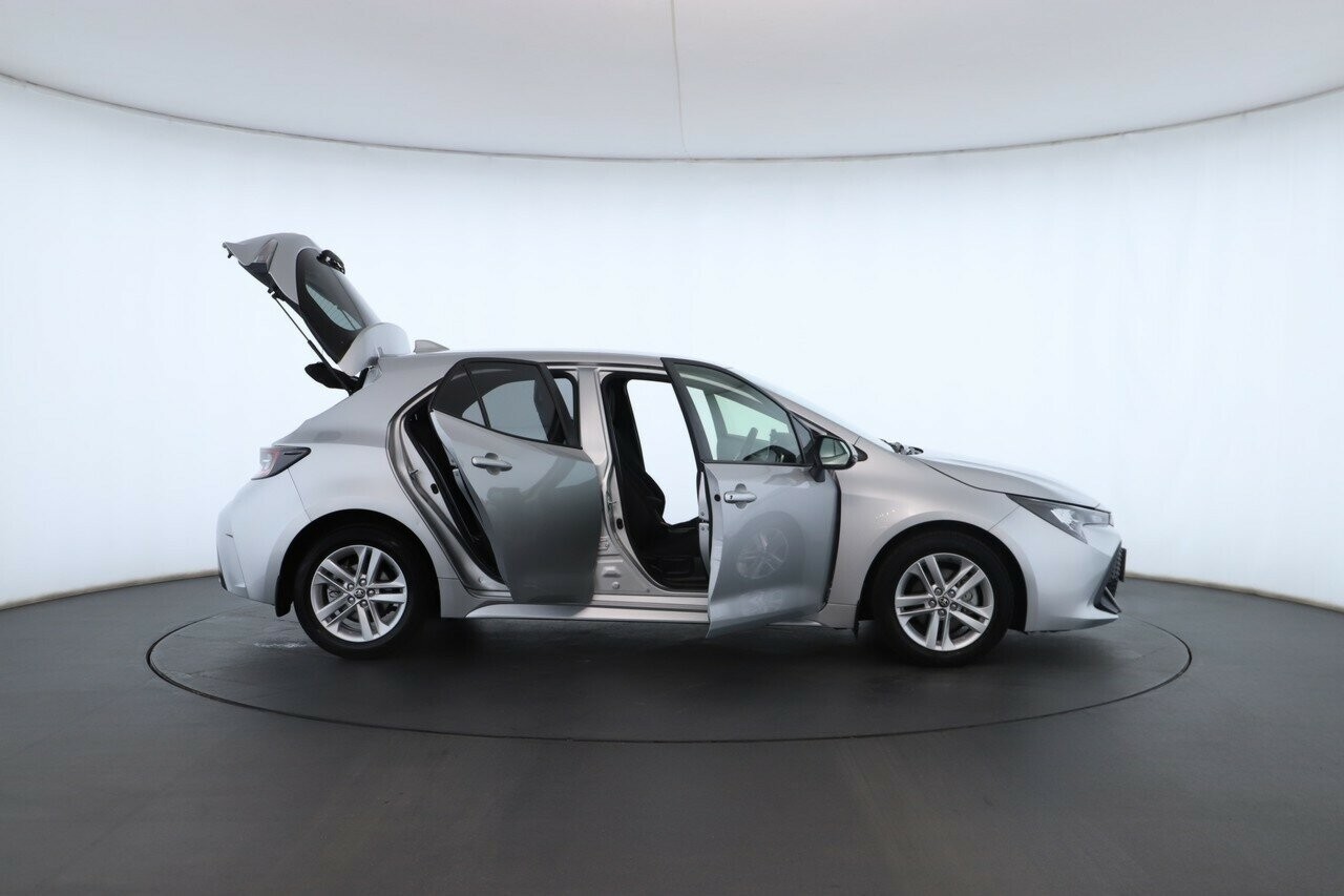 Toyota Corolla image 2