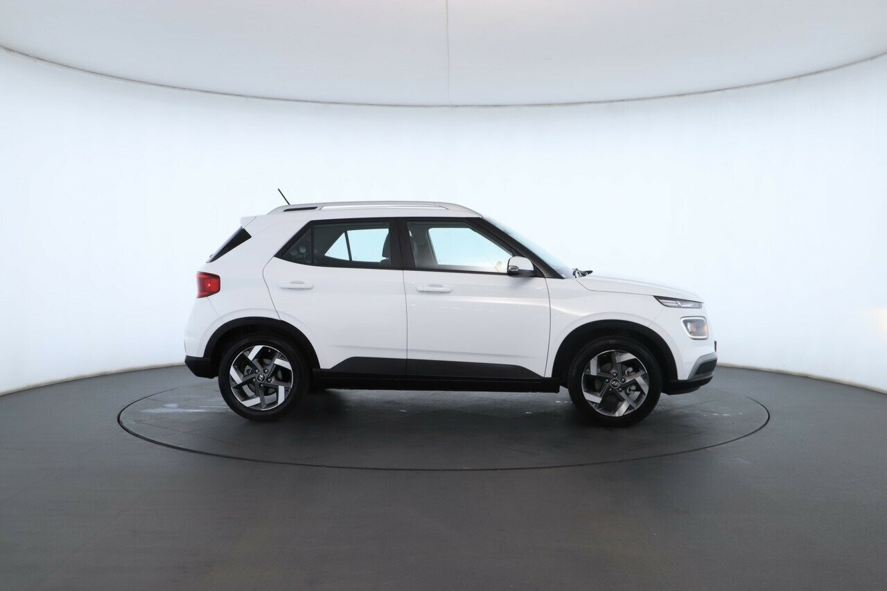 Hyundai Venue image 3