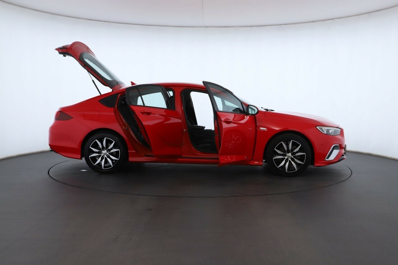 Holden Commodore image 2