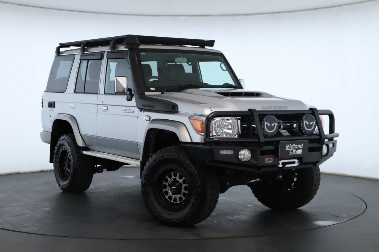 Toyota Landcruiser image 2