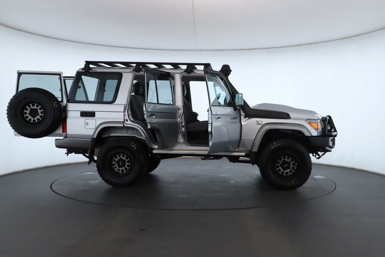 Toyota Landcruiser image 3