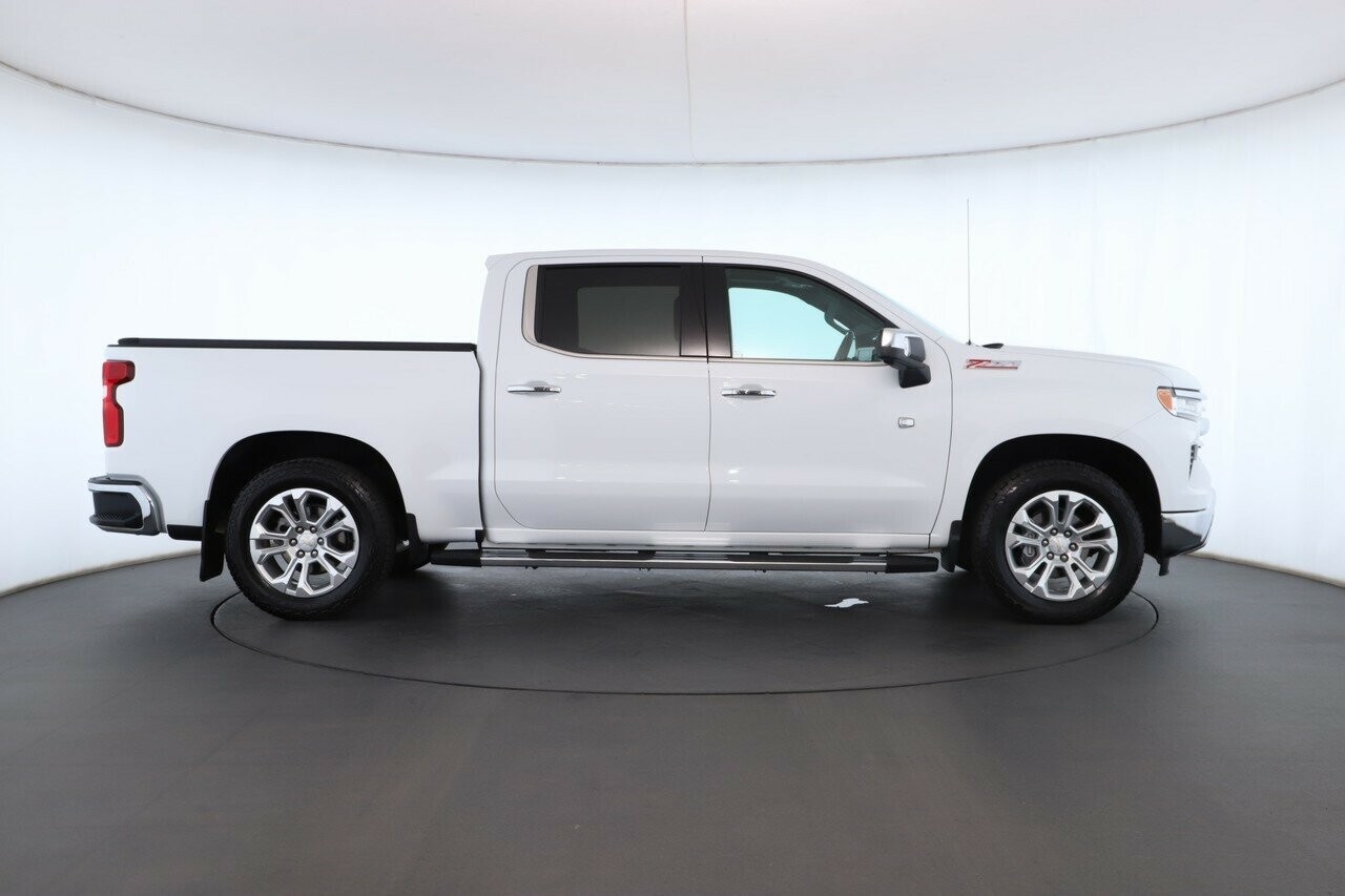 Chevrolet Silverado image 2