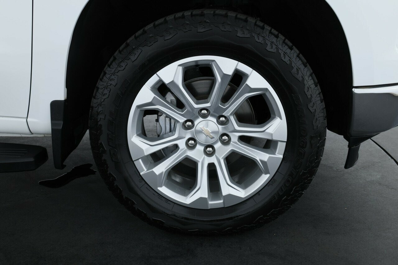 Chevrolet Silverado image 4
