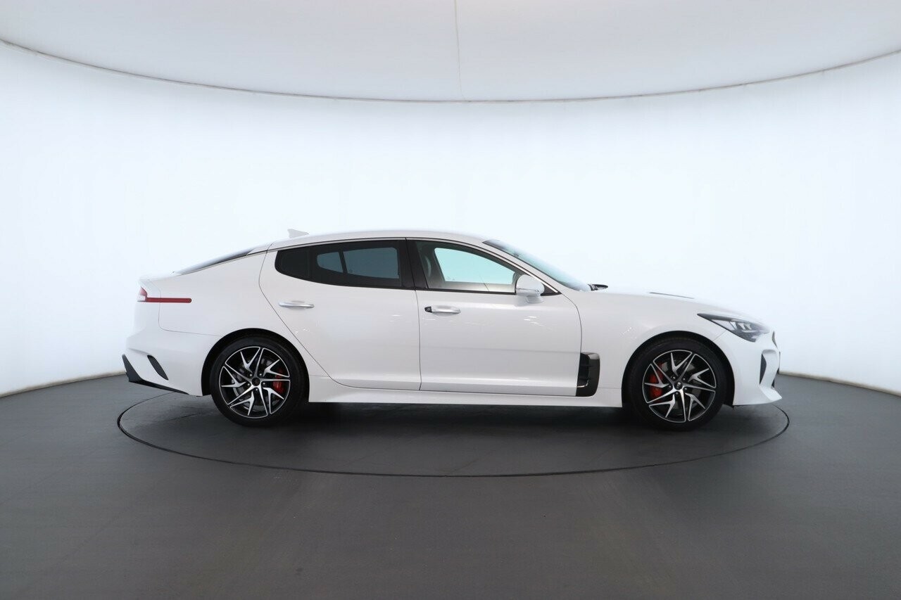 Kia Stinger image 3