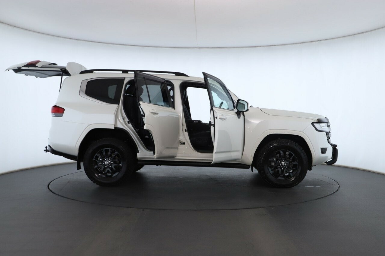Toyota Landcruiser image 2