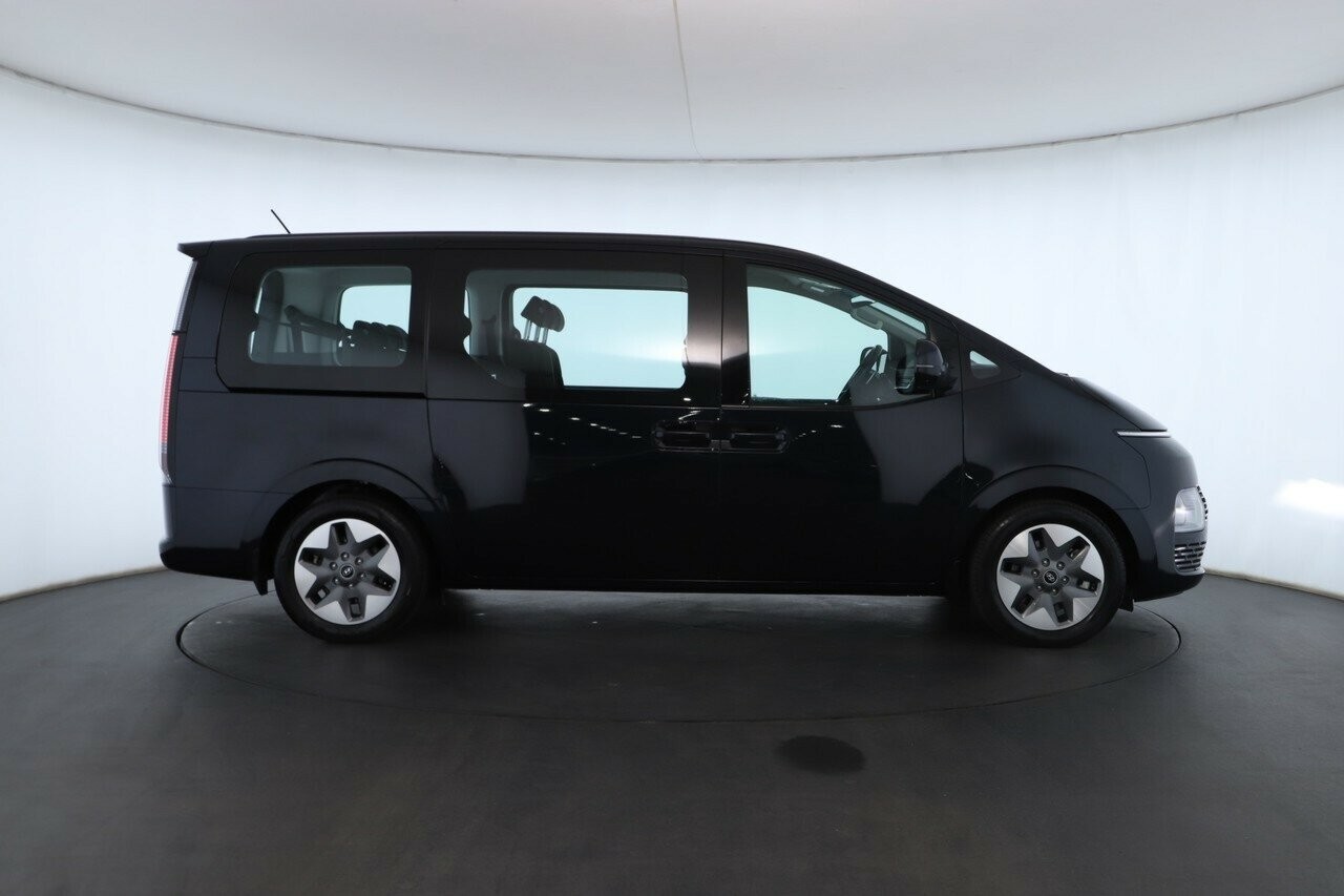 Hyundai Staria image 3
