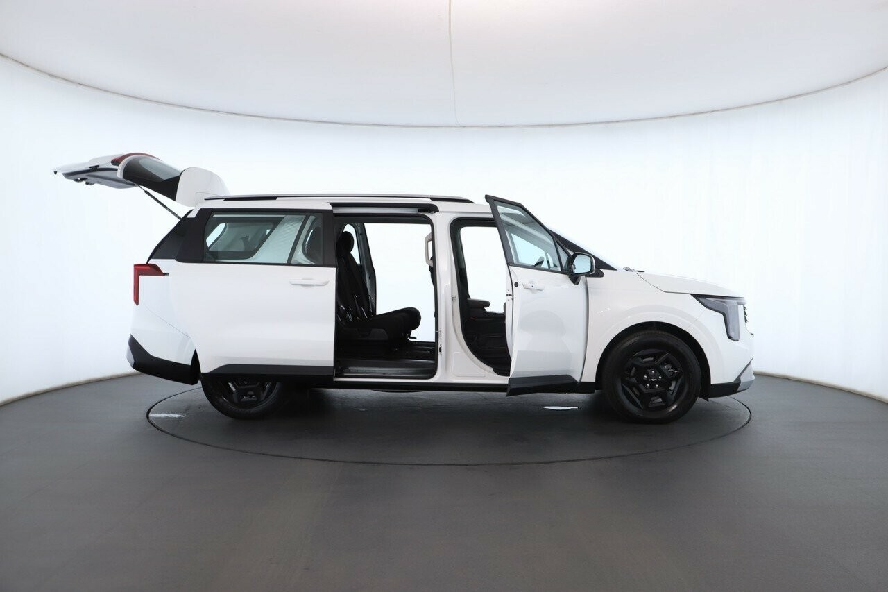 Kia Carnival image 2