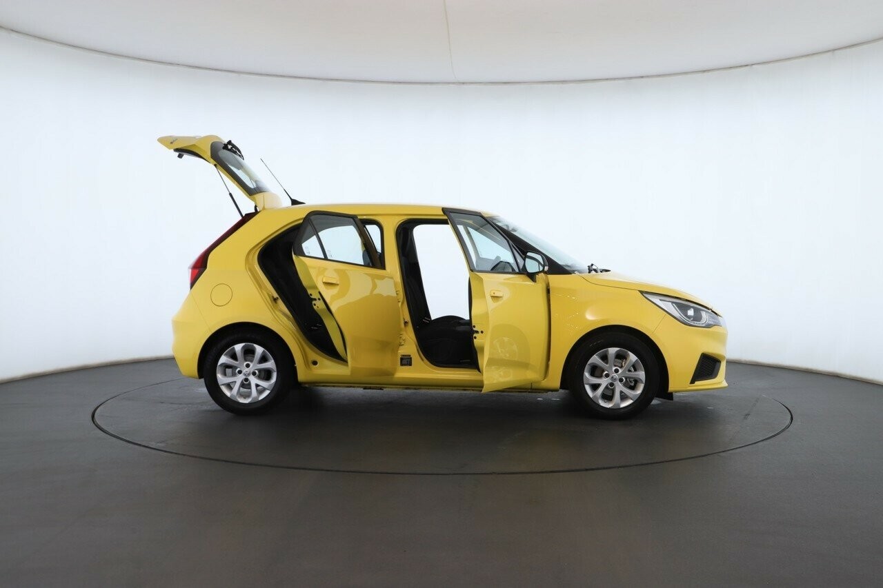 MG Mg3 image 2