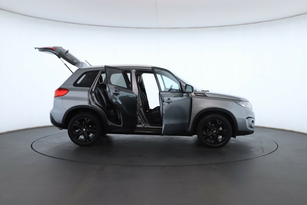 Suzuki Vitara image 2