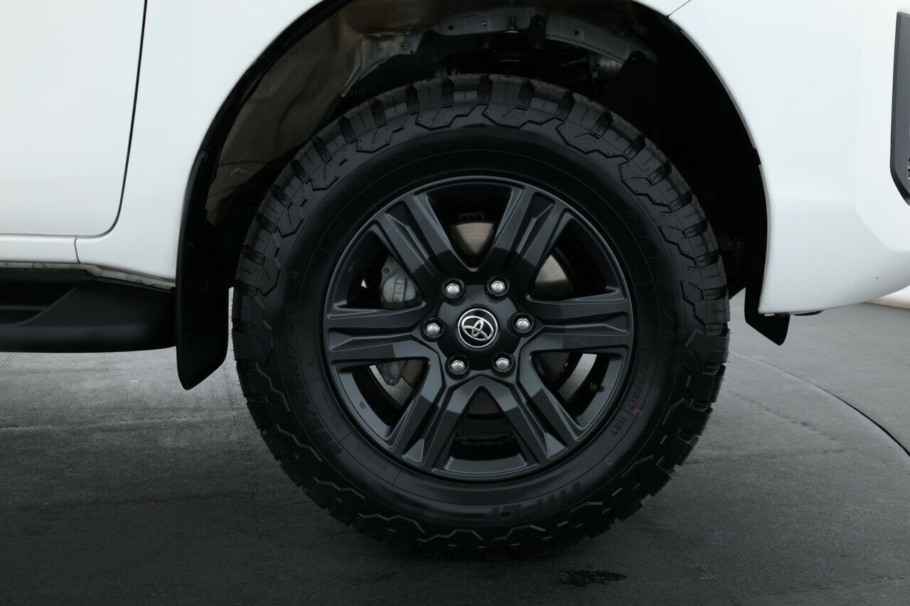 Toyota Hilux image 4