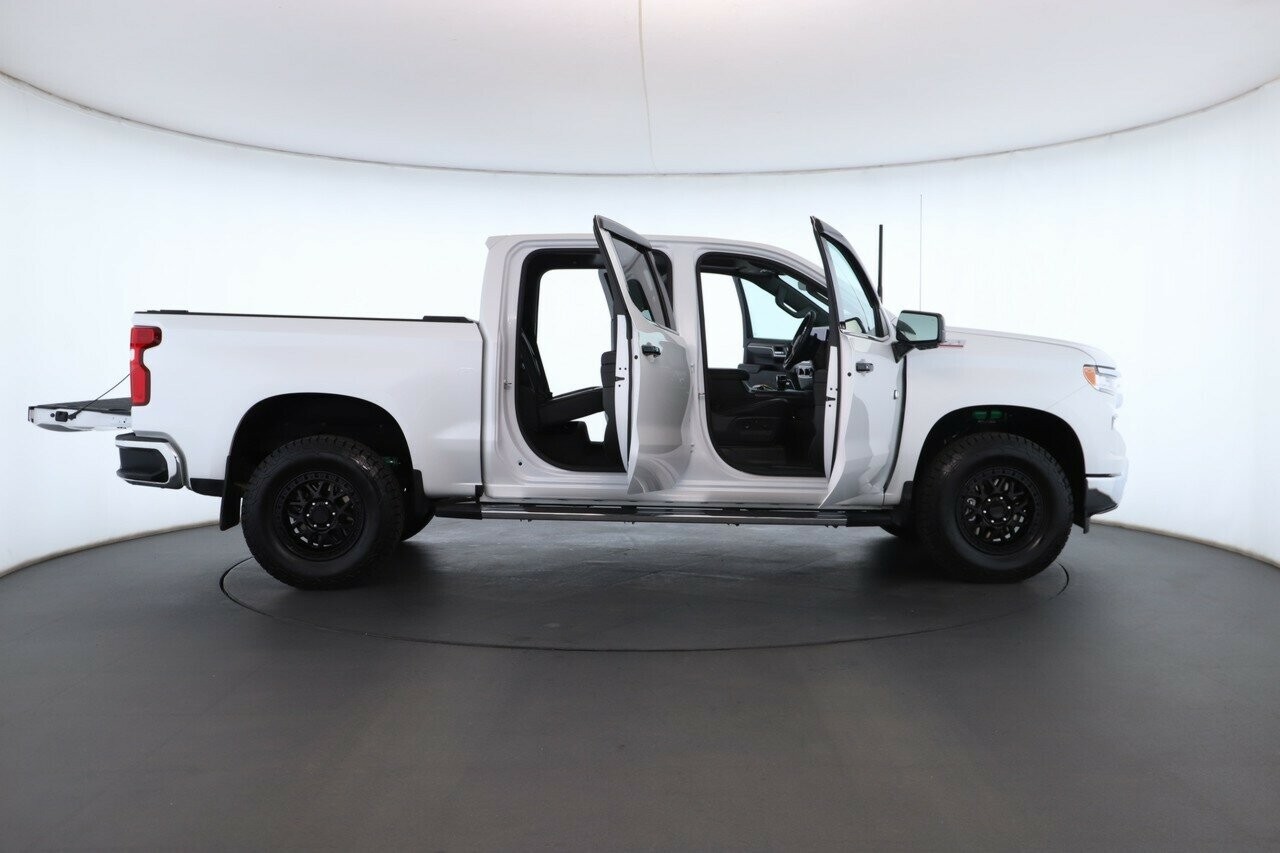 Chevrolet Silverado image 2