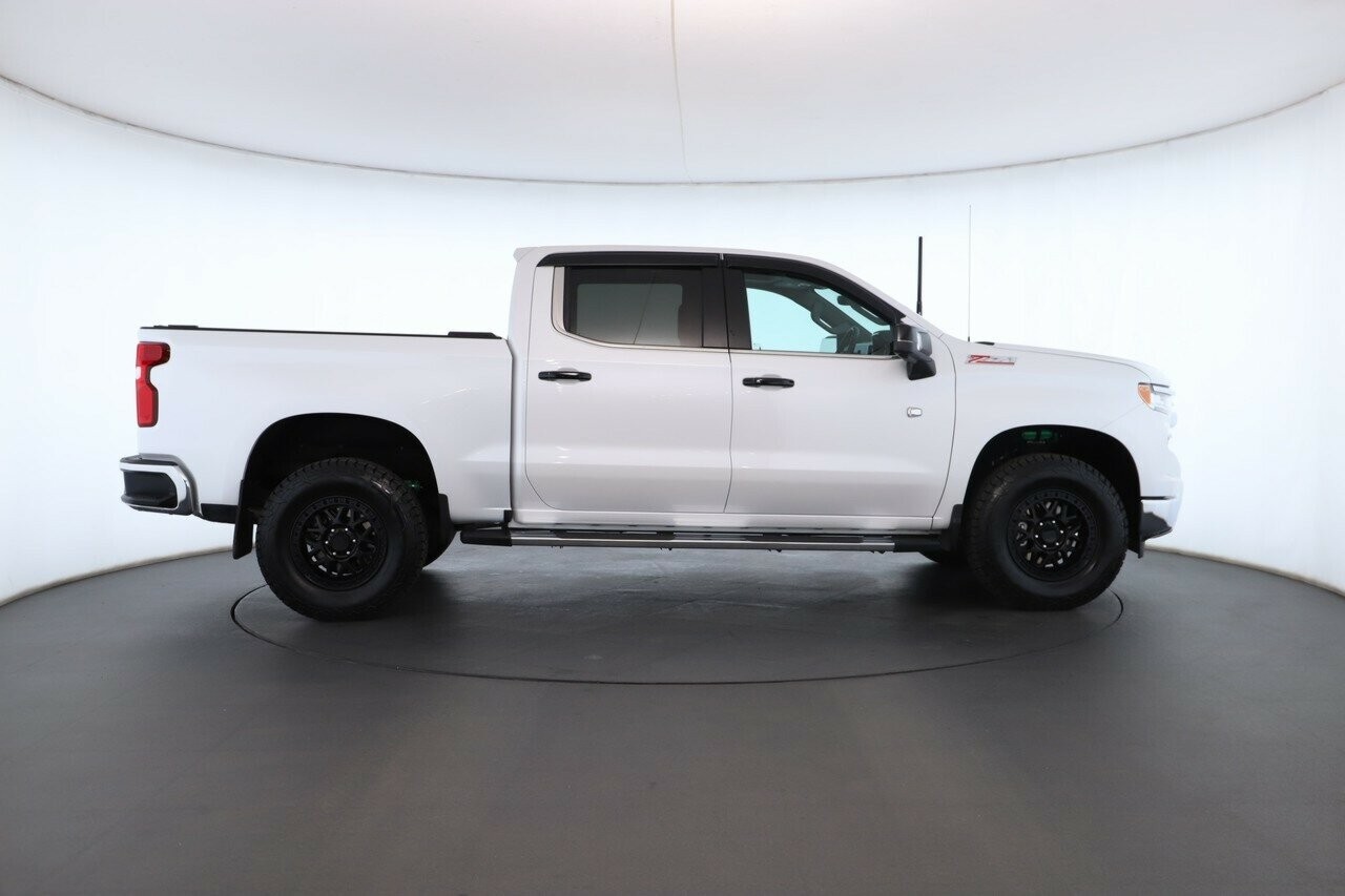 Chevrolet Silverado image 3