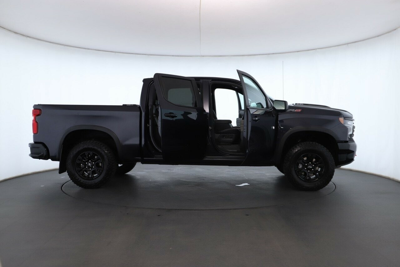 Chevrolet Silverado image 2